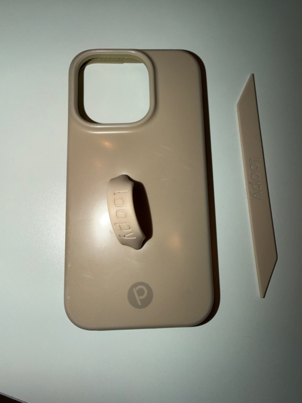 Loopy Beige iPhone Case iPhone 14pro